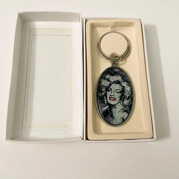 Verdici Marilyn Monroe Keychain Elby Gifts - Picture 2 of 16